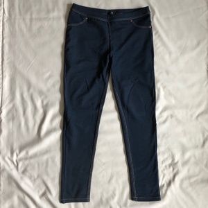 Blue jeans like leggings